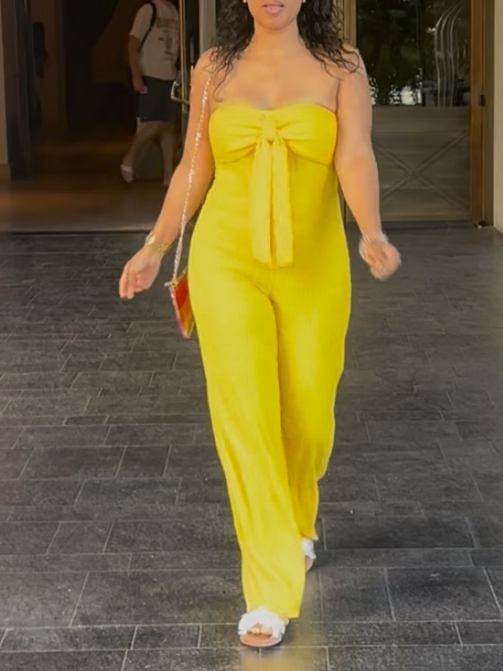 SHEIN Yellow Sleeveless Pull-On Romper Women’s Medium